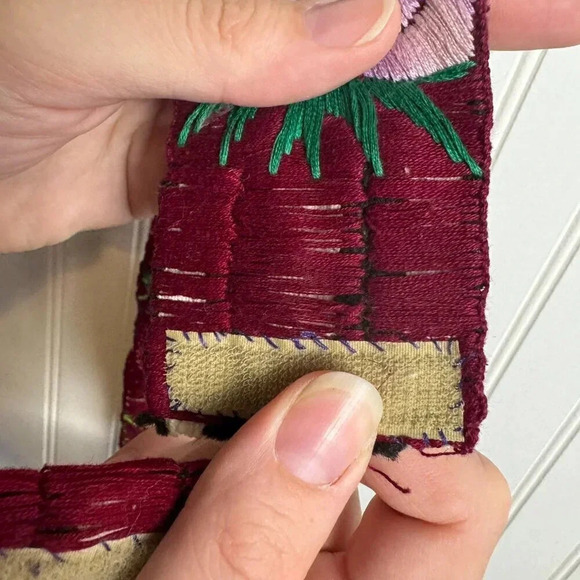 Vintage Floral Embroidered Red Belt Velcro Closure - Picture 4 of 5